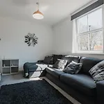 Hullidays - Theatre Side Apartment - Refurbished 2023
